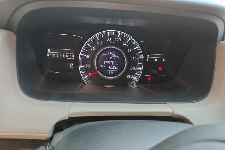 Used Honda Odyssey 2017 2.4L Luxury Edition Odometer Close Up