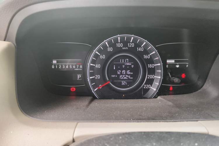 Used Honda Odyssey 2017 2.4L Luxury Edition Odometer Close Up