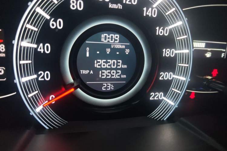 Used Honda Odyssey 2017 2.4L Smart Edition Odometer Close Up