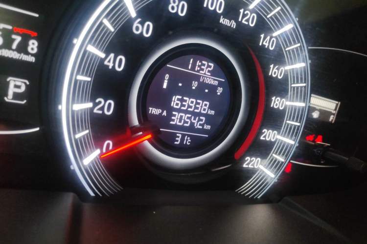 Used Honda Odyssey 2017 2.4L Luxury Edition Odometer Close Up