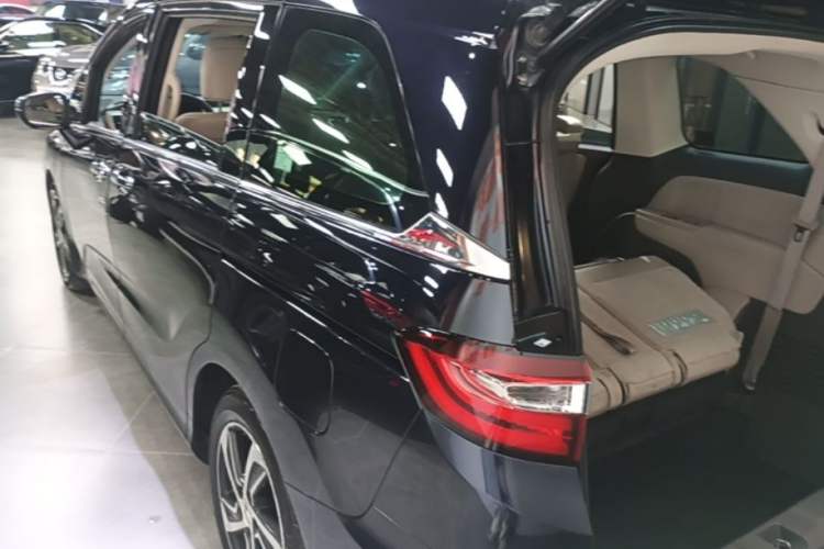 Used Honda Odyssey 2017 2.4L Luxury Edition Rear Left 45 Deg