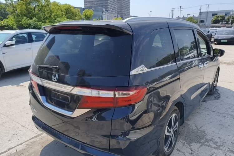 Used Honda Odyssey 2017 2.4L Luxury Edition Rear Right 45 Deg