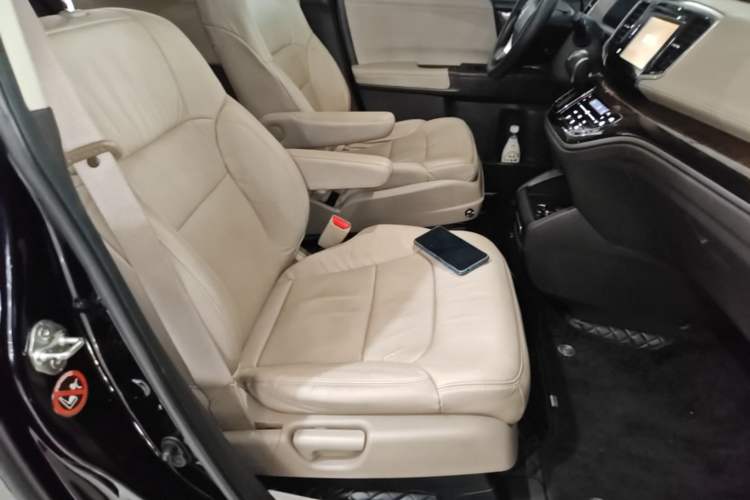 Used Honda Odyssey 2017 2.4L Luxury Edition Right Front Seat