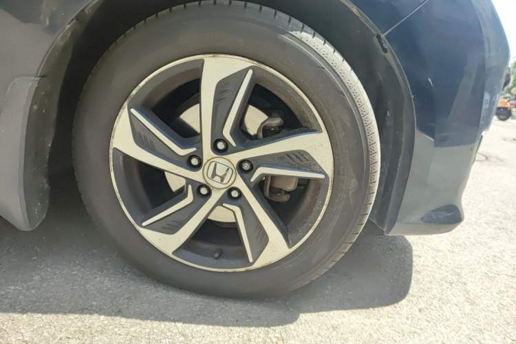 Used Honda Odyssey 2017 2.4L Luxury Edition Right Front Wheel Hub