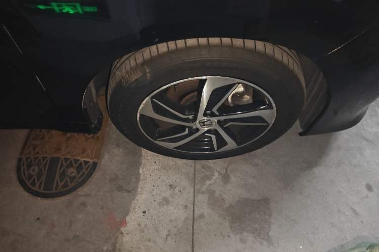 Used Honda Odyssey 2017 2.4L Luxury Edition Right Front Wheel Hub