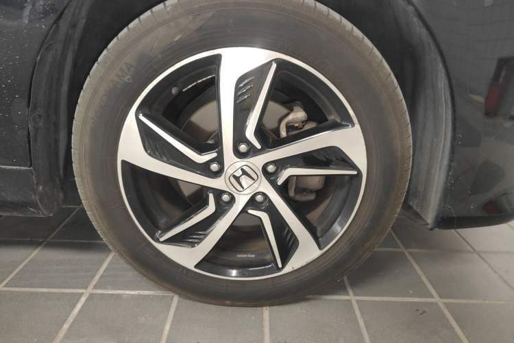 Used Honda Odyssey 2017 2.4L Smart Edition Right Front Wheel Hub