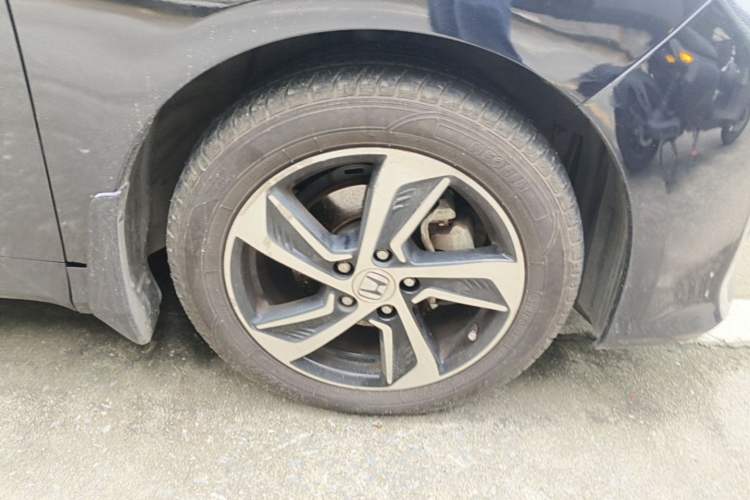 Used Honda Odyssey 2017 2.4L Luxury Edition Right Front Wheel Hub