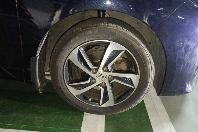 Used Honda Odyssey 2017 2.4L Luxury Edition Right Front Wheel Hub