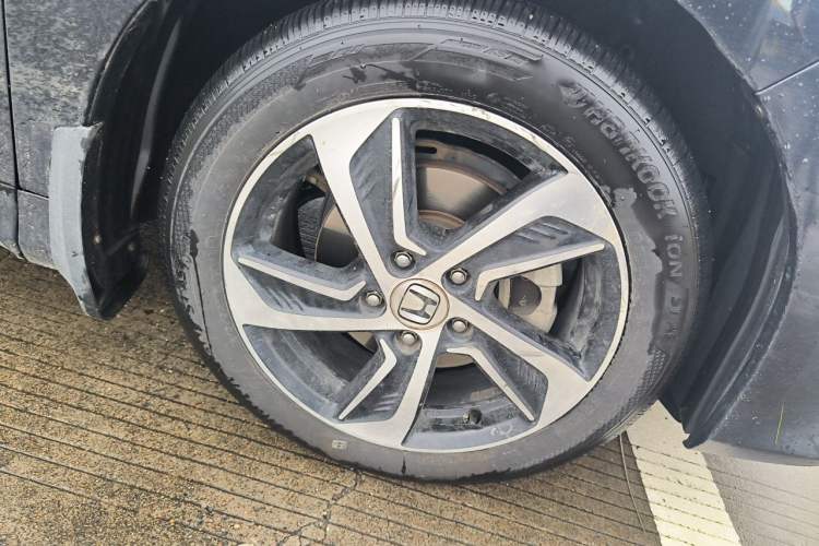 Used Honda Odyssey 2017 2.4L Luxury Edition Right Front Wheel Hub