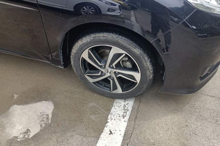 Used Honda Odyssey 2017 2.4L Smart Edition Right Front Wheel Hub