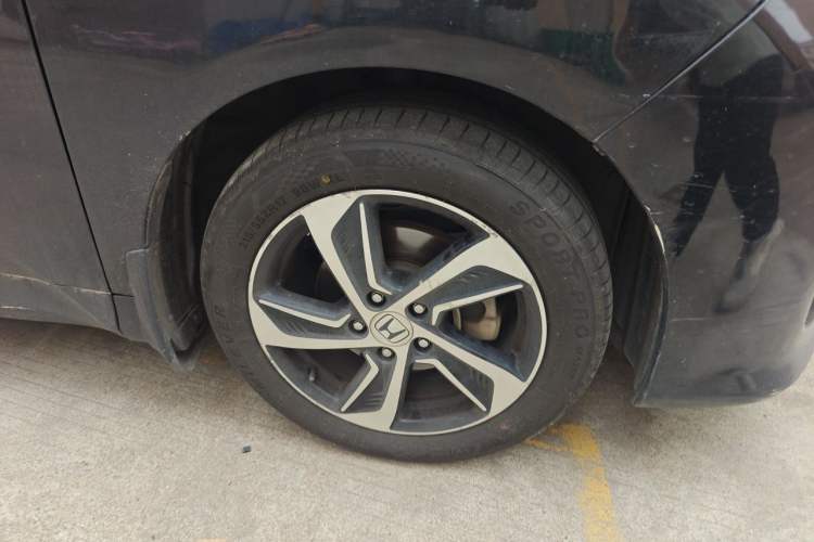 Used Honda Odyssey 2017 2.4L Luxury Edition Right Front Wheel Hub