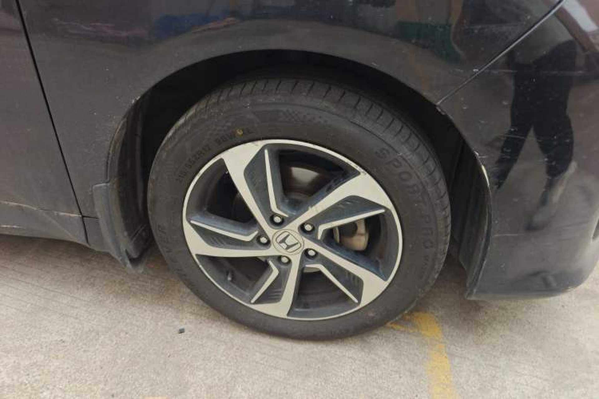 Used Honda Odyssey 2017 2.4L Luxury Edition Right Front Wheel Hub