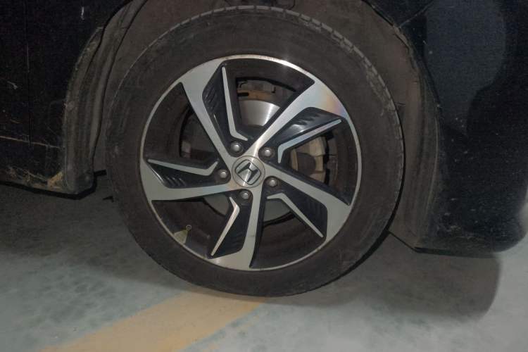 Used Honda Odyssey 2017 2.4L Luxury Edition Right Front Wheel Hub