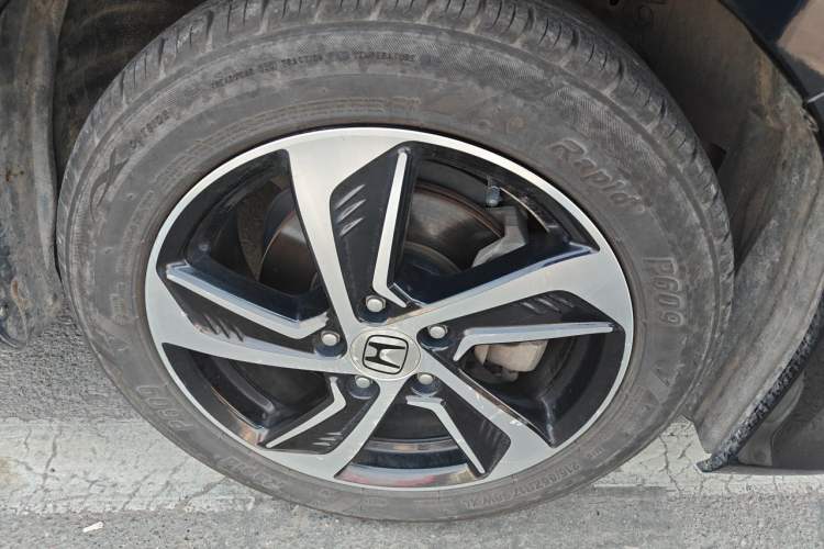 Used Honda Odyssey 2017 2.4L Luxury Edition Right Front Wheel Hub