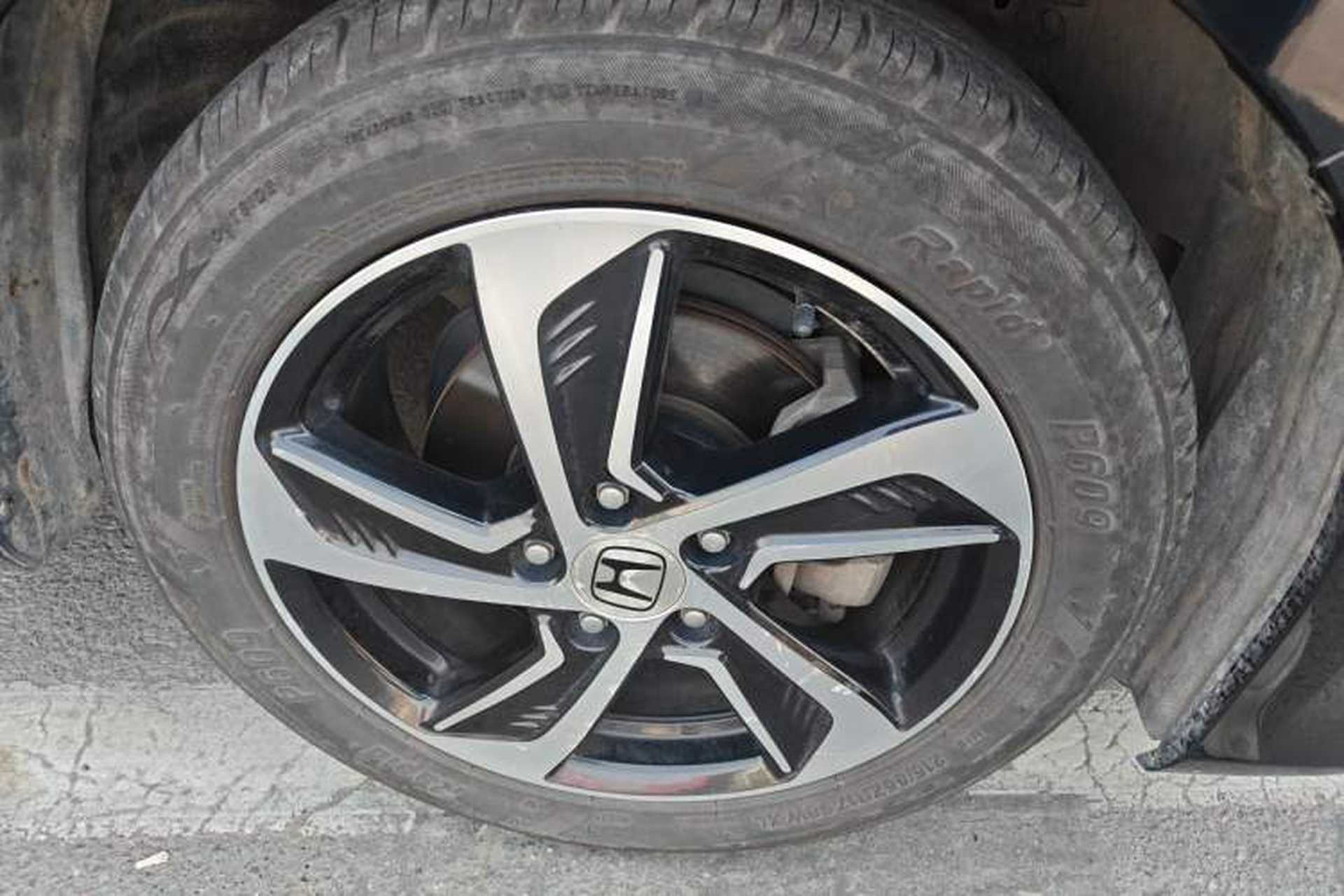 Used Honda Odyssey 2017 2.4L Luxury Edition Right Front Wheel Hub