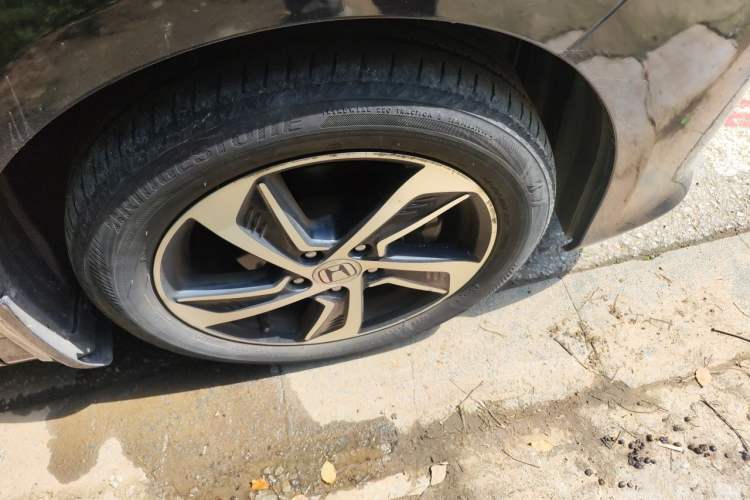 Used Honda Odyssey 2017 2.4L Luxury Edition Right Front Wheel Hub