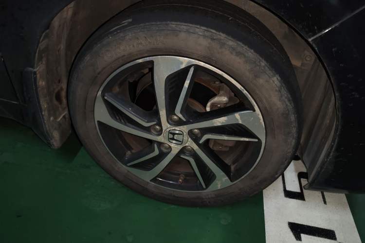 Used Honda Odyssey 2017 2.4L Luxury Edition Right Front Wheel Hub