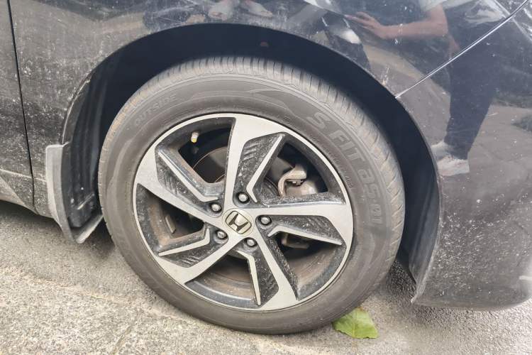 Used Honda Odyssey 2017 2.4L Luxury Edition Right Front Wheel Hub