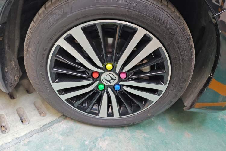 Used Honda Odyssey 2017 2.4L Luxury Edition Right Front Wheel Hub