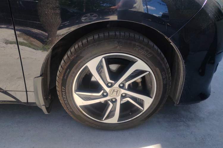 Used Honda Odyssey 2017 2.4L Luxury Edition Right Front Wheel Hub