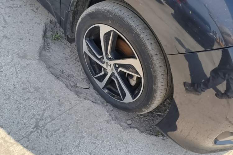 Used Honda Odyssey 2017 2.4L Luxury Edition Right Front Wheel Hub