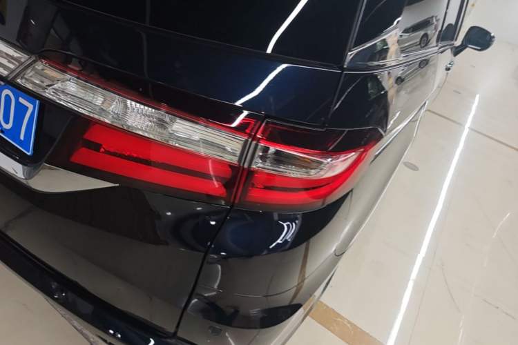 Used Honda Odyssey 2017 2.4L Supreme Edition Right Rear Taillight