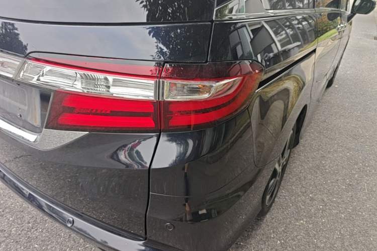 Used Honda Odyssey 2017 2.4L Smart Edition Right Rear Taillight
