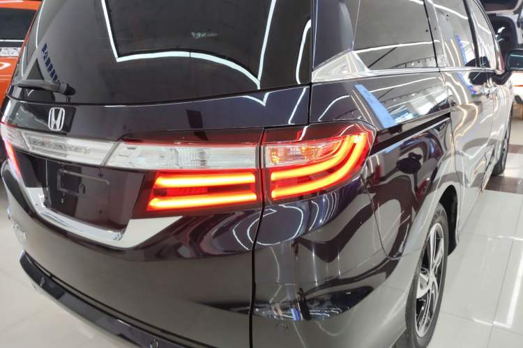 Used Honda Odyssey 2017 2.4L Supreme Edition Right Rear Taillight