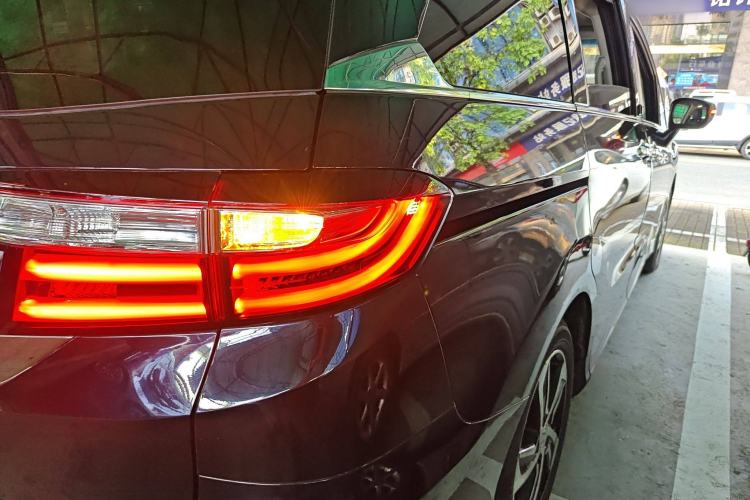 Used Honda Odyssey 2017 2.4L Smart Edition Right Rear Taillight