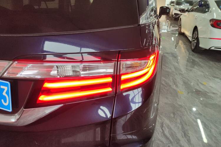 Used Honda Odyssey 2017 2.4L Smart Edition Right Rear Taillight