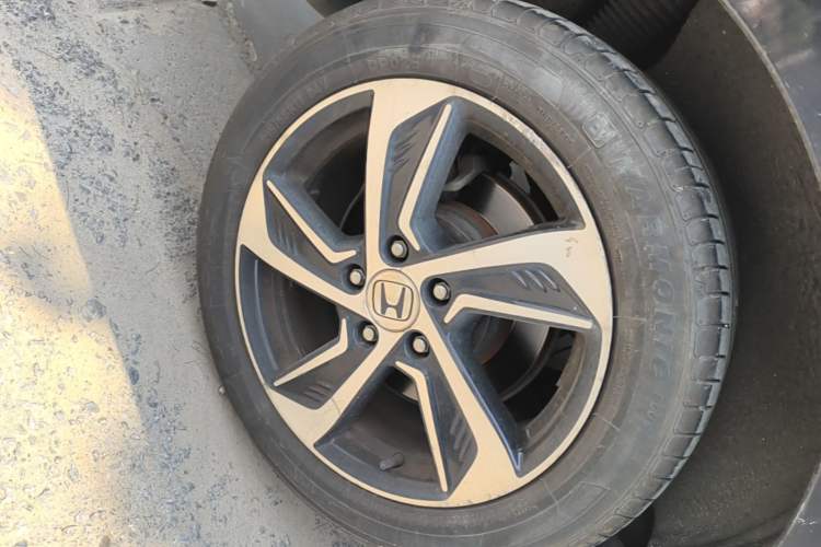 Used Honda Odyssey 2017 2.4L Luxury Edition Right Rear Wheel Hub