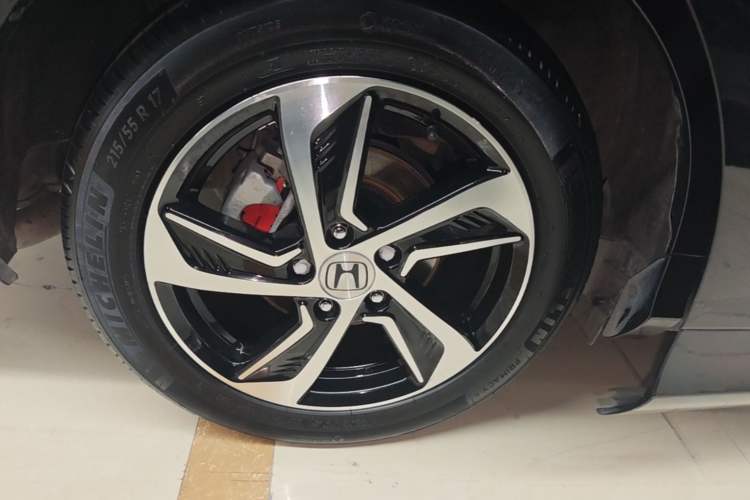 Used Honda Odyssey 2017 2.4L Supreme Edition Right Rear Wheel Hub
