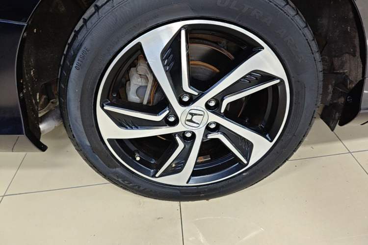Used Honda Odyssey 2017 2.4L Luxury Edition Right Rear Wheel Hub