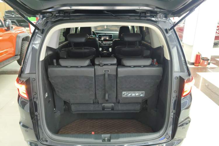 Used Honda Odyssey 2017 2.4L Supreme Edition Trunk