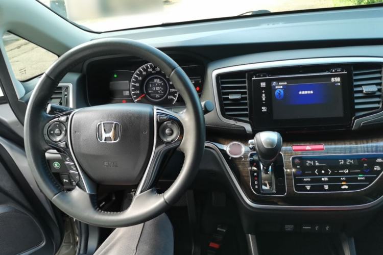 Used Honda Odyssey 2017 2.4L Smart Edition Center Console