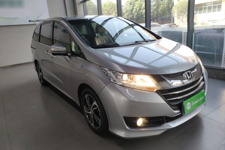 Used Honda Odyssey 2017 2.4L Luxury Edition Front Right 45 Deg