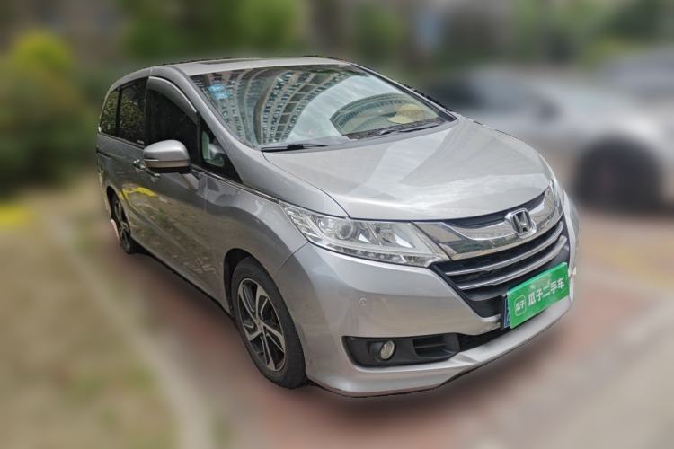 Used Honda Odyssey 2017 2.4L Luxury Edition Front Right 45 Deg