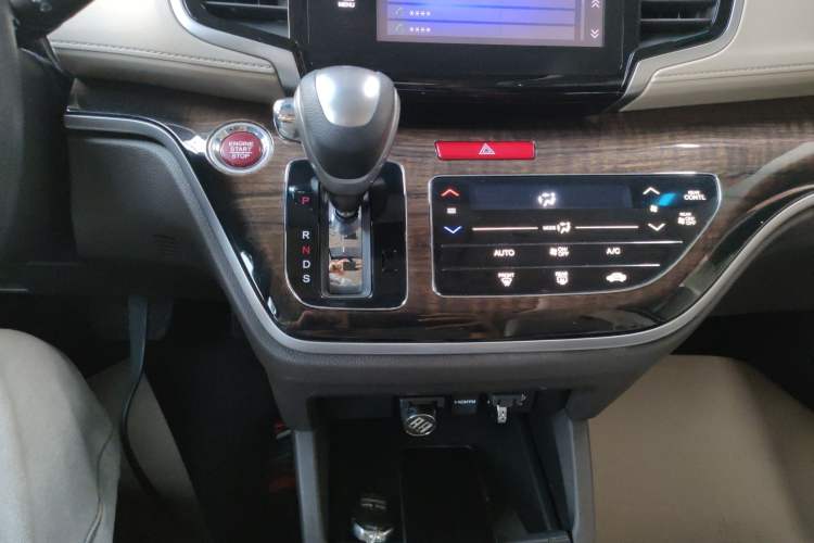 Used Honda Odyssey 2017 2.4L Luxury Edition Gear Lever