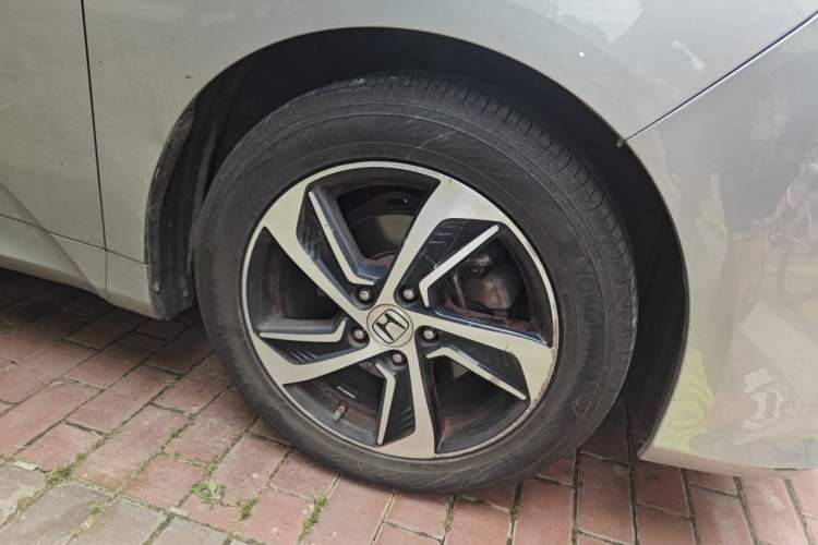 Used Honda Odyssey 2017 2.4L Luxury Edition Right Front Wheel Hub