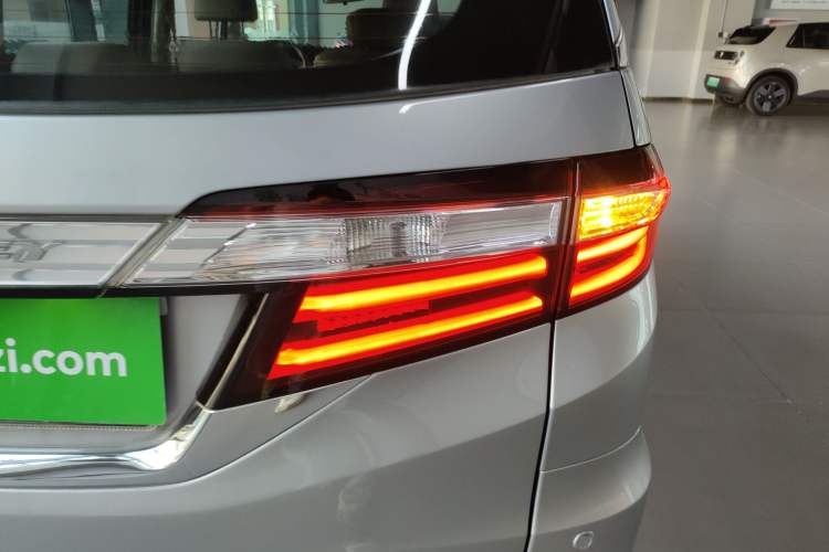Used Honda Odyssey 2017 2.4L Luxury Edition Right Rear Taillight