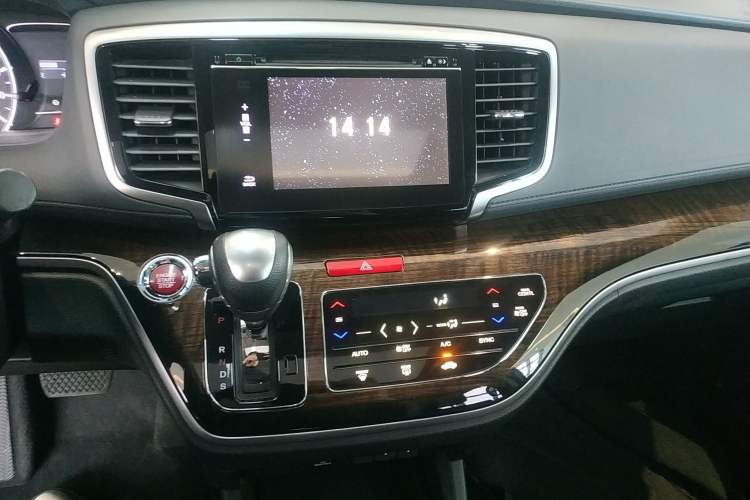 Used Honda Odyssey 2017 2.4L Smart Edition Audio And AC Panel