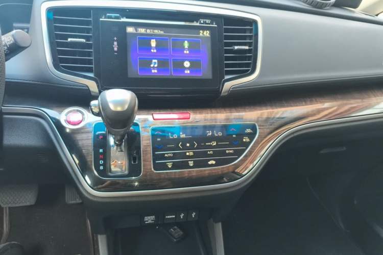 Used Honda Odyssey 2017 2.4L Smart Edition Audio And AC Panel