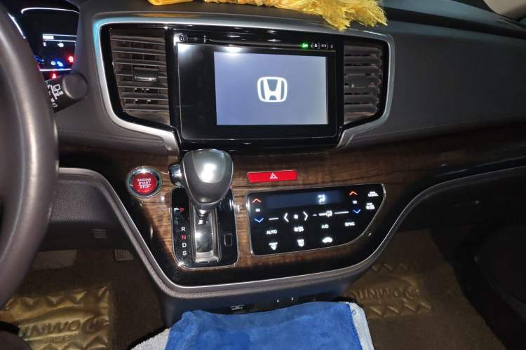 Used Honda Odyssey 2017 2.4L Smart Edition Audio And AC Panel