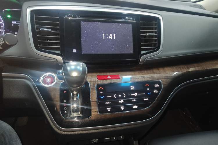 Used Honda Odyssey 2017 2.4L Smart Edition Audio And AC Panel