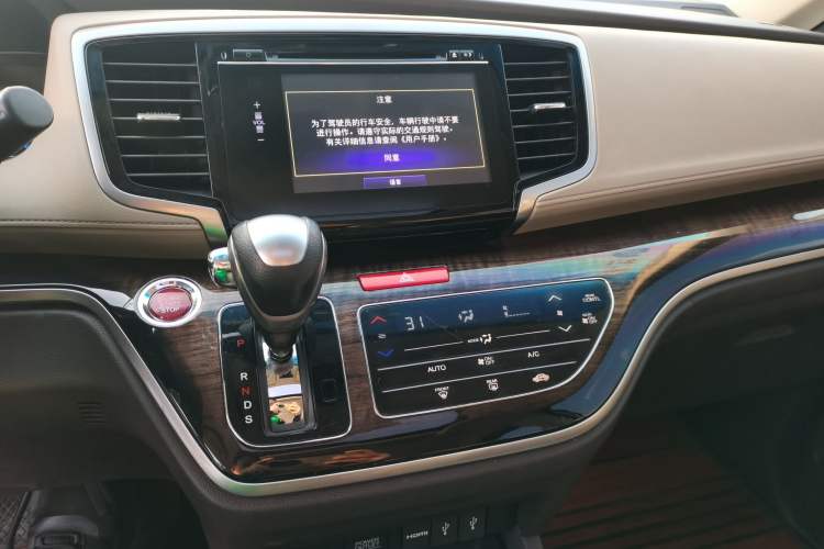 Used Honda Odyssey 2017 2.4L Luxury Edition Audio And AC Panel