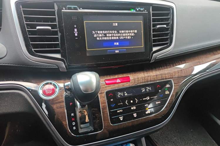 Used Honda Odyssey 2017 2.4L Smart Edition Audio And AC Panel