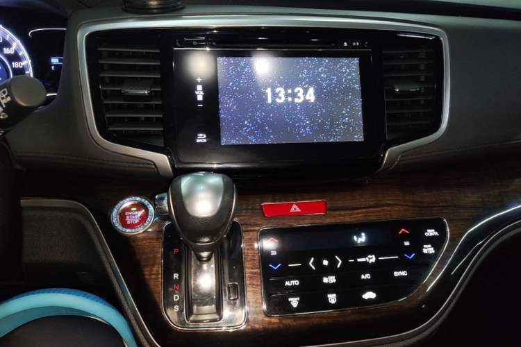Used Honda Odyssey 2017 2.4L Smart Edition Audio And AC Panel