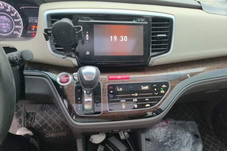 Used Honda Odyssey 2017 2.4L Luxury Edition Audio And AC Panel