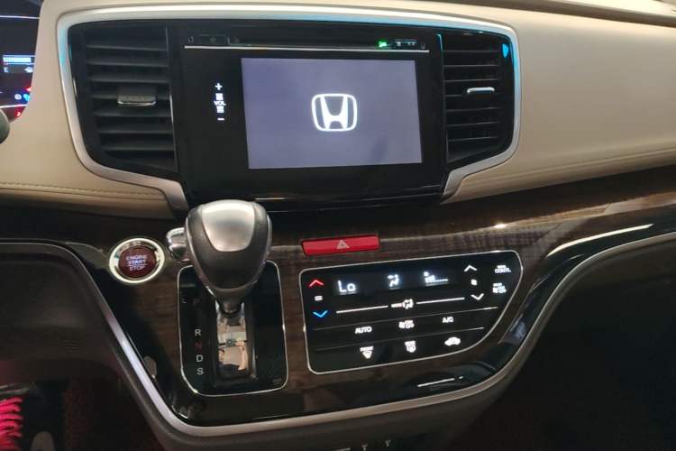 Used Honda Odyssey 2017 2.4L Luxury Edition Audio And AC Panel