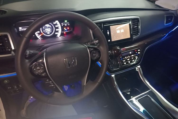 Used Honda Odyssey 2017 2.4L Smart Edition Center Console